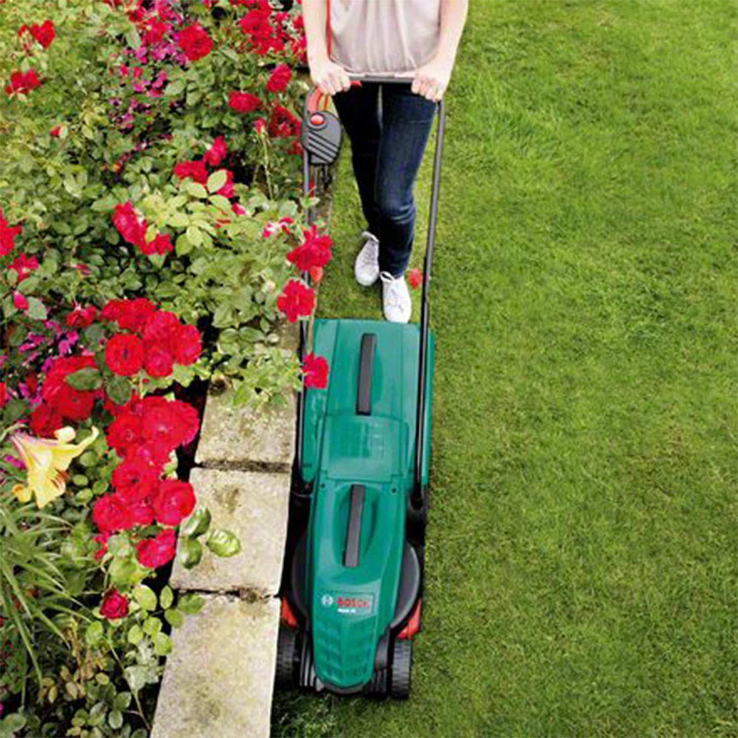 Bosch Rotak 32 Electric Lawnmower, 1200W Motor, 32cm Cutting Width, 20–60mm Adjustable Cutting Height, 31L Grass Box